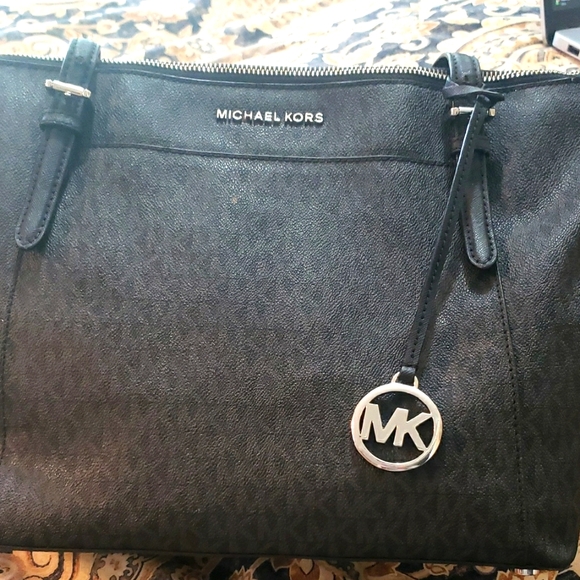 Michael Kors Handbags - Michael Kors Black Handbag GUC #171